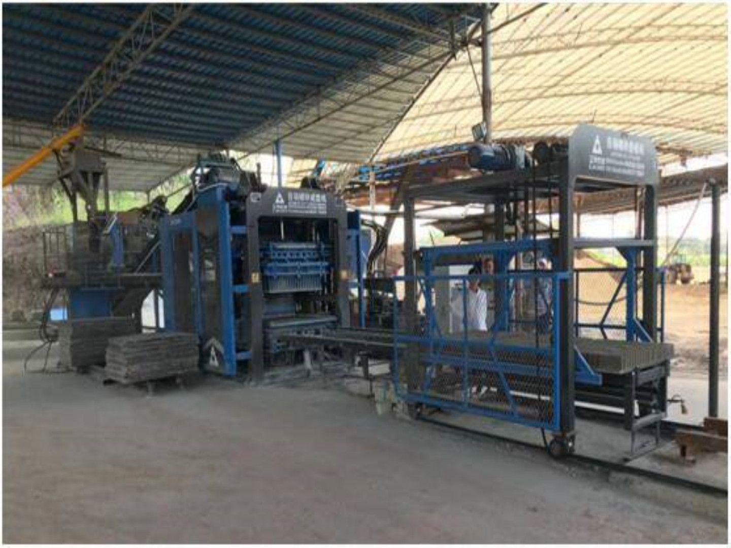 Автоматическая машина для производства кирпича из летучей золы с 4-осным серводвигателем в Индии